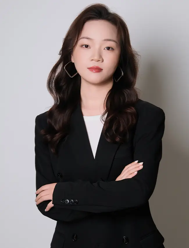 MVABAG management team - businesswoman in black blazer