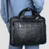 黑色 (13) Business man carrying black leather briefcase, office casual style