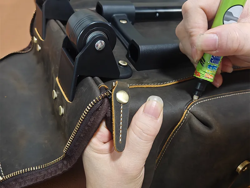 Hardware fitting installation for genuine leather bags