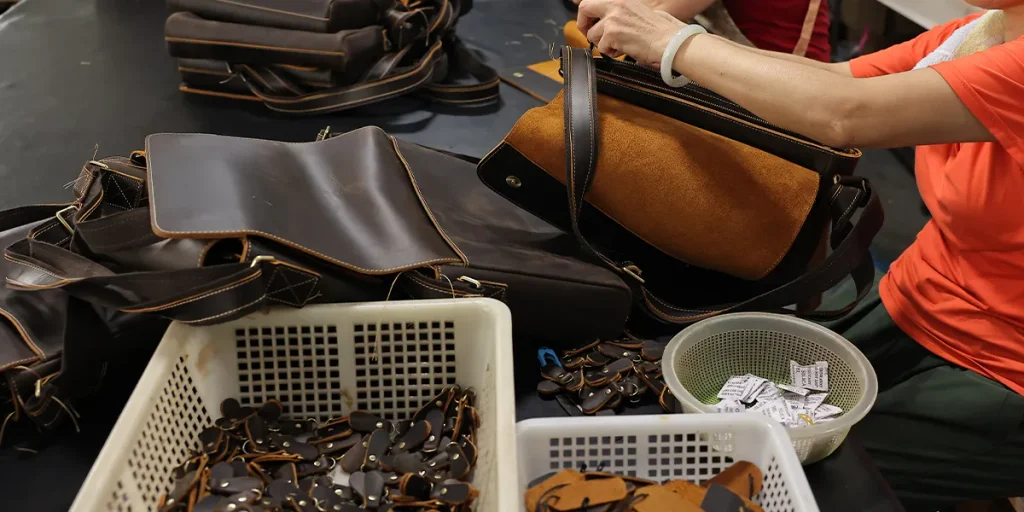 leather crossbody bag manufacturer