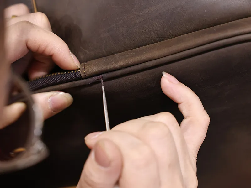 leather duffel bag manufacturer