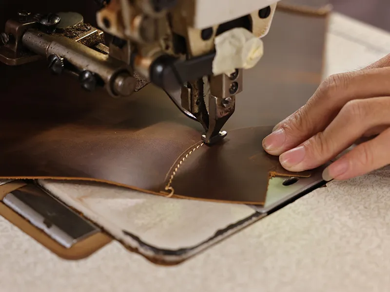 leather duffel bag manufacturer