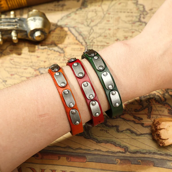 wholesale leather plate bracelets T8092 worn on wrist