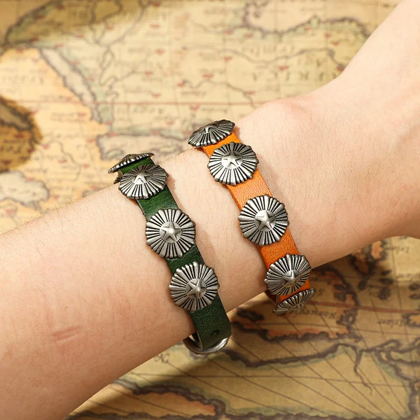 wholesale leather star bracelets T8096 worn on wrist