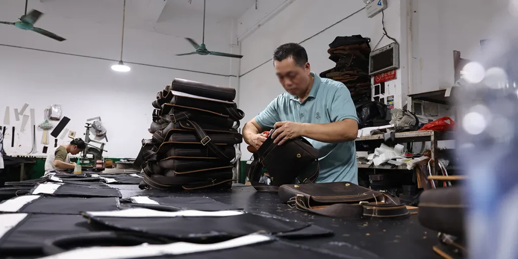 men's leather bag manufacturer